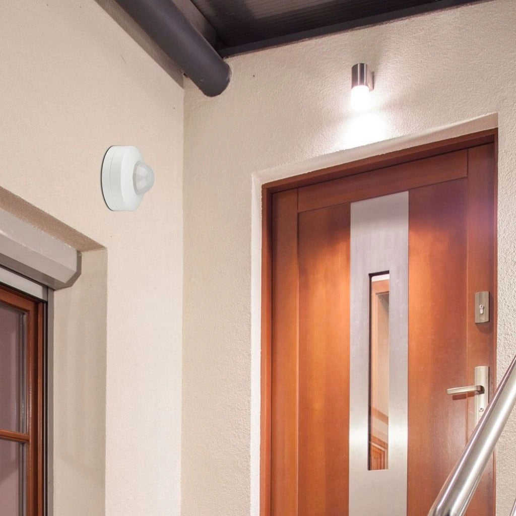 V-Tac SKU 4968 VT-8004 sensore di movimento a infrarossi. Gamma di rilevamento di 360° e distanza di rilevamento massima di 12 metri. Installazione a plafone. Colore bianco.