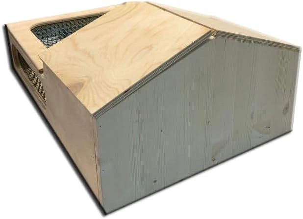 Casetta in legno per tartarughe di terra. Funge anche da terrario, gabbia, trasportino per tartarughe, rettili, anfibi, serpenti ed altri animali.