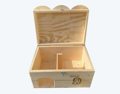 Casetta in legno per ricci e roditori. Dimensioni: cm 50 x 38 x h 28. Tana per letargo invernale. Con tetto apribile. In legno di abete. Casa per porcospini