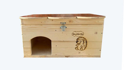 Casetta in legno per ricci e roditori. Dimensioni: cm 50 x 38 x h 28. Tana per letargo invernale. Con tetto apribile. In legno di abete. Casa per porcospini